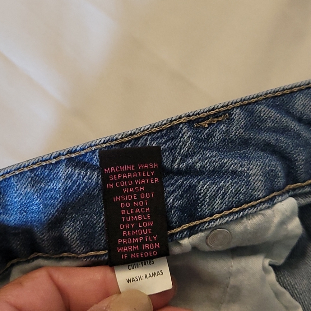 CELEBRITY PINK Cuff Frayed Jean Shorts 7/26 - Picture 8 of 10